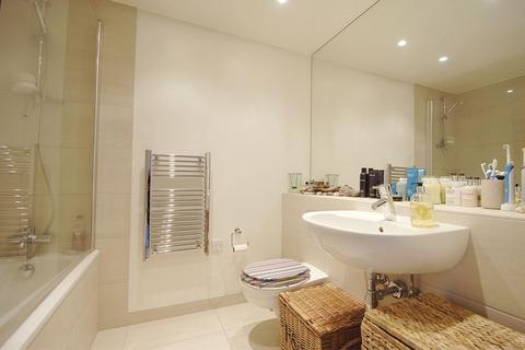 1 bedroom flat to rent, The Heart, Walton-on-Thames