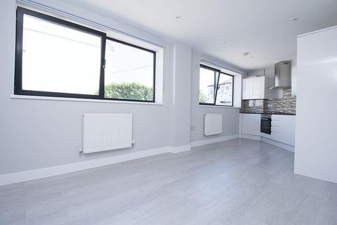 1 bedroom property to rent, Kingsbridge Road, Walton-On-Thames