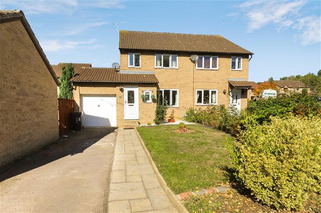 Bramwell Close, Stratton, Swindon 3 bed semidetached house £230,000