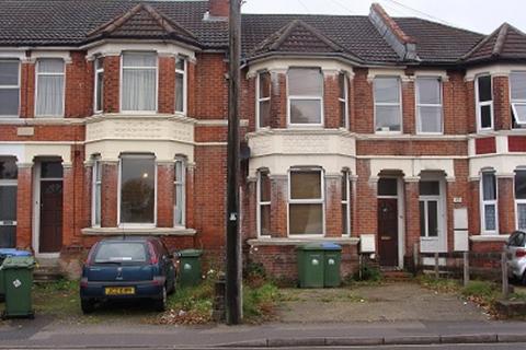 3 bedroom flat to rent, High Road, Southampton