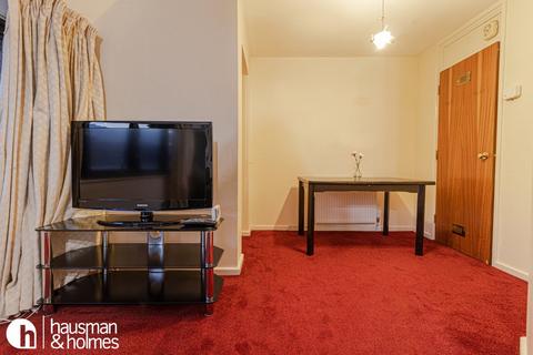 2 bedroom flat to rent, Britten Close, Golders Green