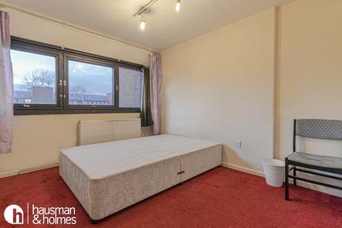 2 bedroom flat to rent, Britten Close, Golders Green