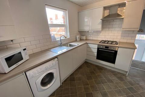 3 bedroom flat to rent, Lavender Gardens, Jesmond, Newcastle upon Tyne NE2