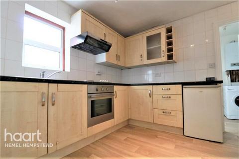 3 bedroom maisonette to rent, London Road, Hemel Hempstead