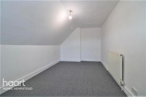 3 bedroom maisonette to rent, London Road, Hemel Hempstead