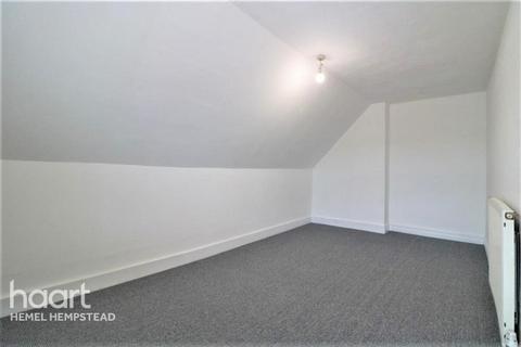 3 bedroom maisonette to rent, London Road, Hemel Hempstead