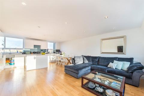 2 bedroom flat to rent, Harwood Road, Fulham, London