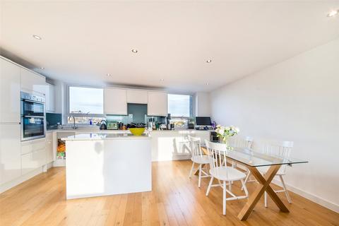 2 bedroom flat to rent, Harwood Road, Fulham, London