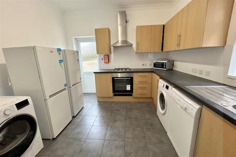 6 bedroom terraced house to rent, Polygon