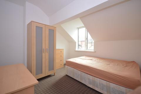 4 bedroom end of terrace house to rent - Norman View, Kirkstall, Leeds, LS5