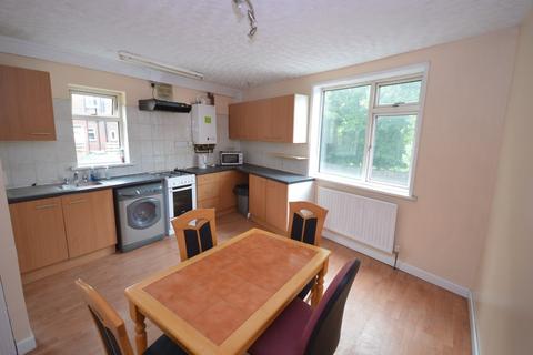 4 bedroom end of terrace house to rent - Norman View, Kirkstall, Leeds, LS5