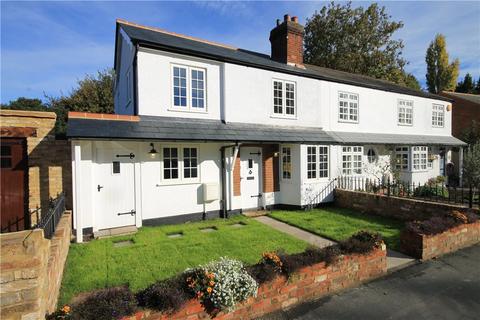 4 bedroom semi-detached house for sale - Staines Lane, Chertsey, Surrey, KT16