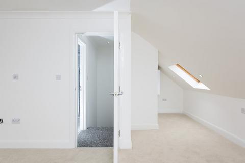 Studio to rent, Heather Gardens, Golders Green