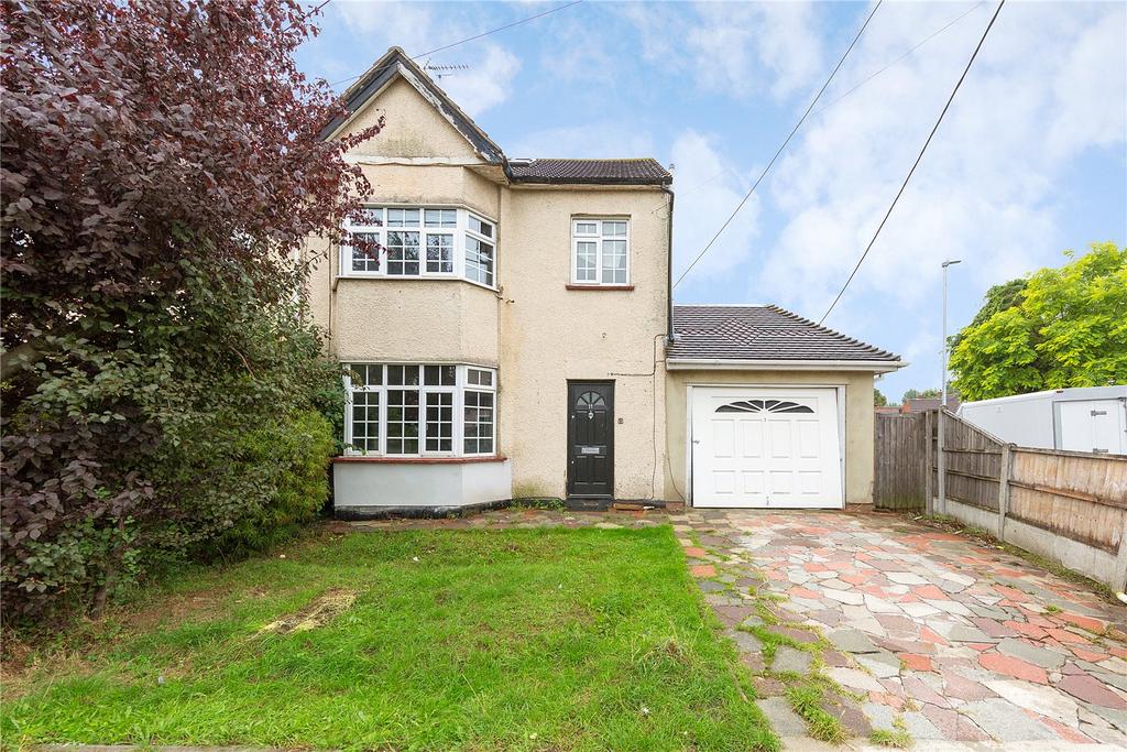 Bruce Grove, Wickford, Essex, SS11 4 bed semidetached house £350,000