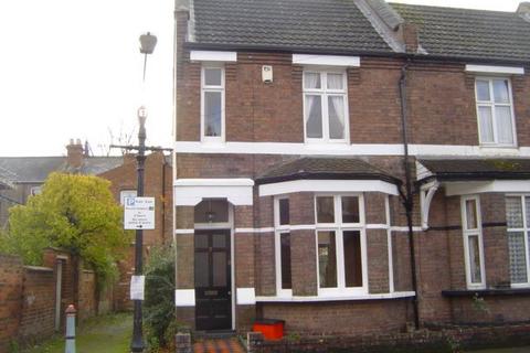 4 bedroom terraced house to rent, 3 Victoria Road, CV31 3PX