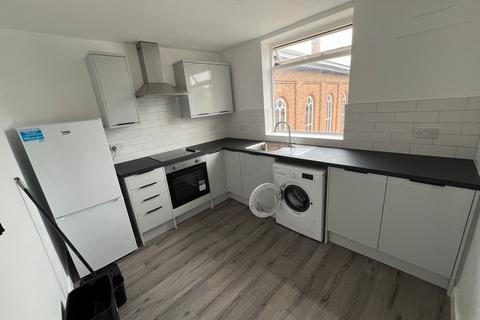 3 bedroom flat to rent, Flat 2, 5 Spencer St, CV31 3NE