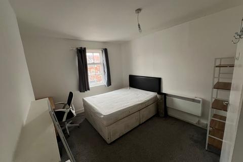 3 bedroom flat to rent, Flat 2, 5 Spencer St, CV31 3NE