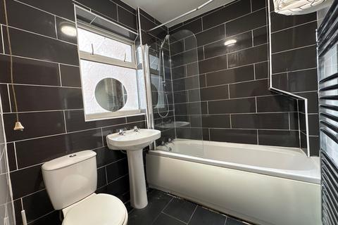 2 bedroom flat to rent, 27, Flat B, Bath Street, Leamington Spa CV31 1LN