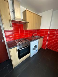 2 bedroom flat to rent, 27, Flat B, Bath Street, Leamington Spa CV31 1LN