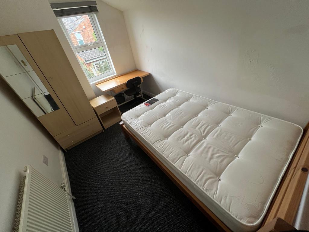 First floor bedroom no2