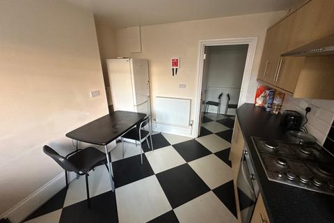 3 bedroom apartment to rent, Basement Floor , 3 Clarendon Place, Leamington Spa CV32  5QL