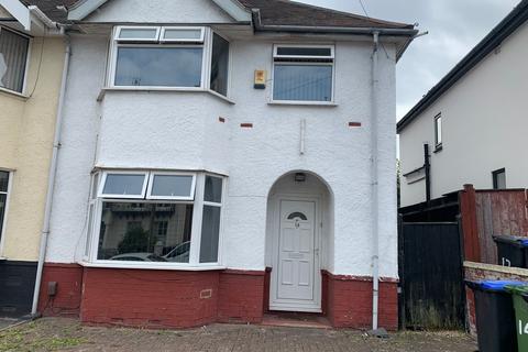 Charlotte Street - 4 bedroom semi-detached house to rent