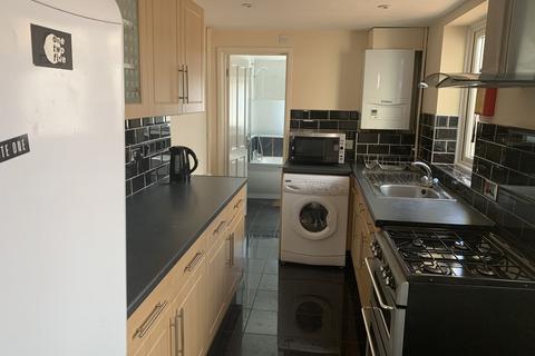 4 bedroom terraced house to rent, Middle Street, Southampton