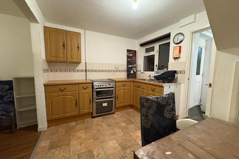 2 bedroom semi-detached house to rent, Earls Road, Southampton