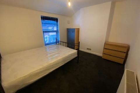 2 bedroom semi-detached house to rent, Earls Road, Southampton