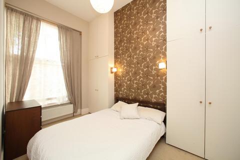 2 bedroom apartment to rent, Cazenove Road, London