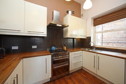 2 bedroom apartment to rent, Cazenove Road, London