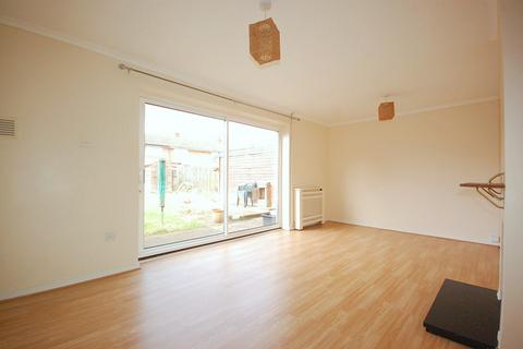 3 bedroom terraced house to rent, Fawcett Road, Stevenage