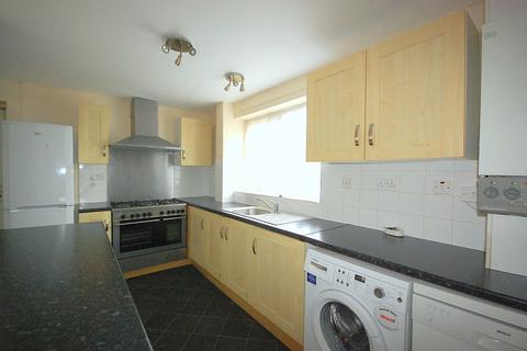 3 bedroom terraced house to rent, Fawcett Road, Stevenage