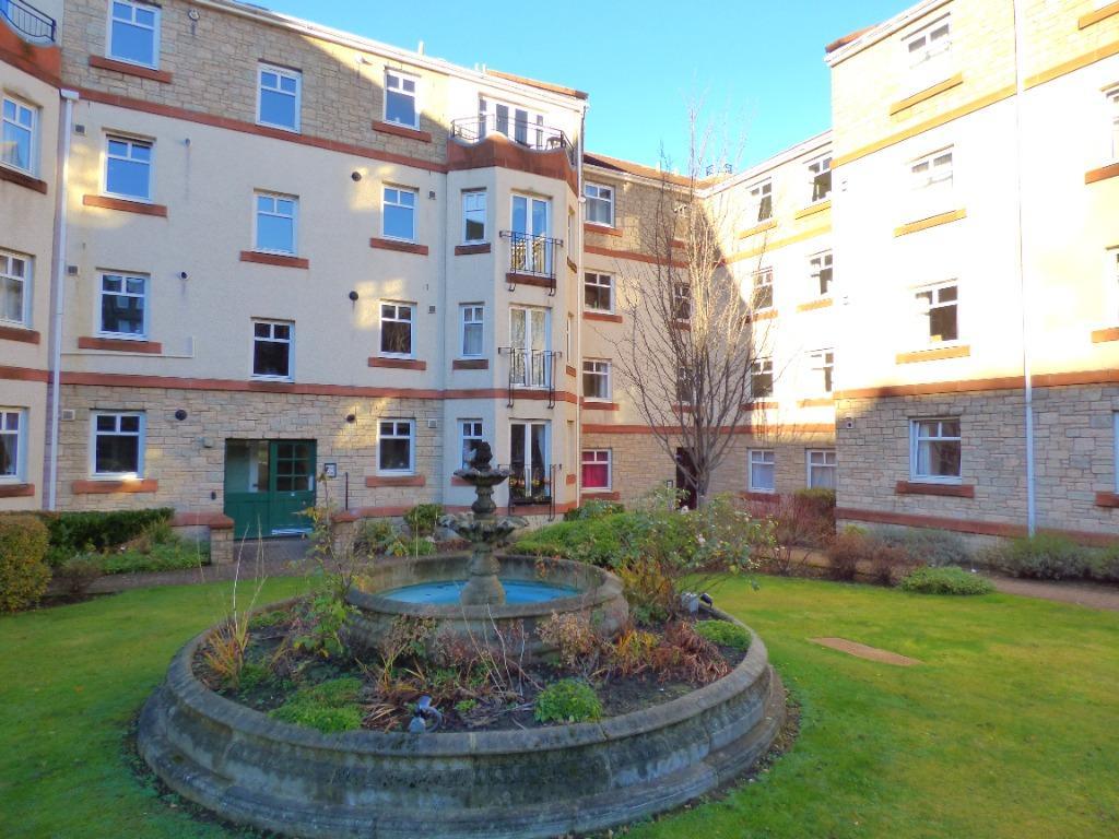 Sinclair Gardens, Shandon, Edinburgh... 2 bed flat to rent £1,200 pcm (£277 pw)