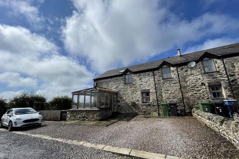 3 bedroom semi-detached house to rent, Rhoscefnhir, Isle of Anglesey