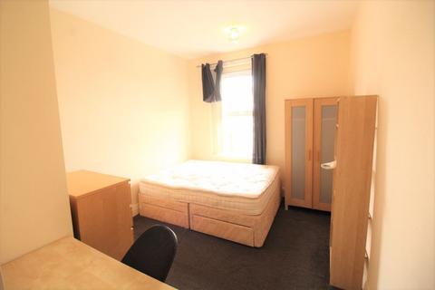 3 bedroom flat to rent, Third Avenue, Newcastle Upon Tyne NE6