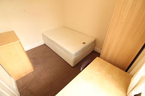 3 bedroom flat to rent, Third Avenue, Newcastle Upon Tyne NE6