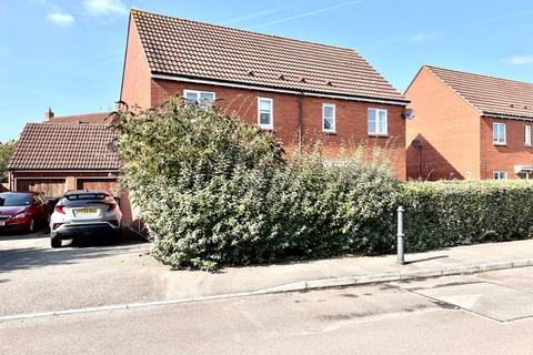 3 bedroom semi-detached house to rent, Honeysuckle Close, Calne SN11