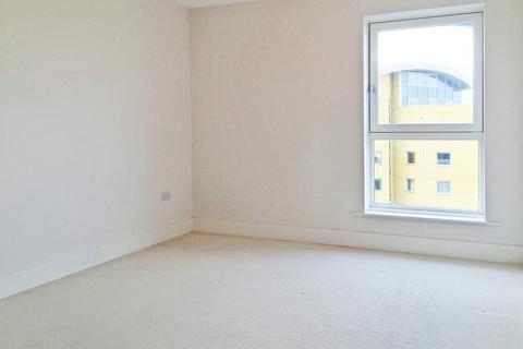 2 bedroom apartment to rent, Skyline Plaza, Basingstoke RG21