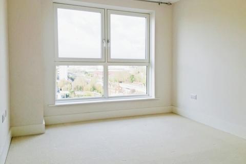 2 bedroom apartment to rent, Skyline Plaza, Basingstoke RG21