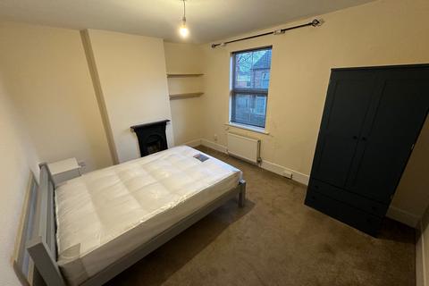 3 bedroom terraced house to rent, Shrubland Street,CV31 2AR