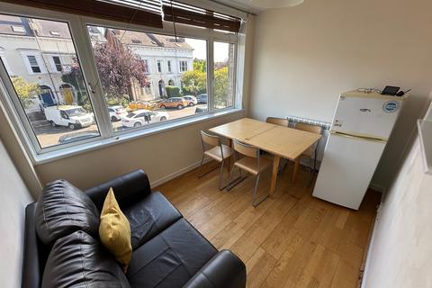undefined, 4 bed flat, Russell Court, CV31 1EY