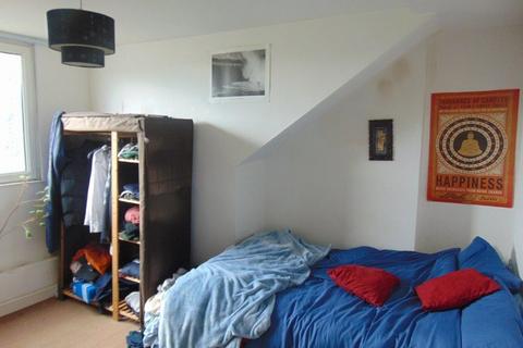4 bedroom flat to rent, Westridge Road