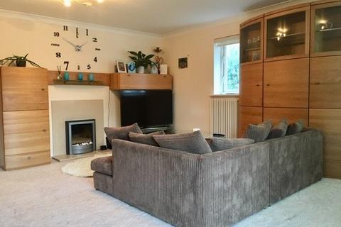 2 bedroom flat to rent, Bellingham Drive, Reigate