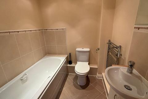 2 bedroom flat to rent, Bellingham Drive, Reigate