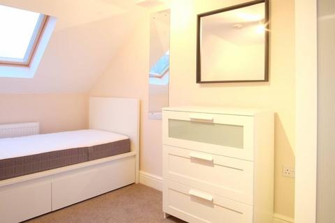 1 bedroom in a house share to rent, Eastern Avenue, Gants Hill, Redbridge IG2