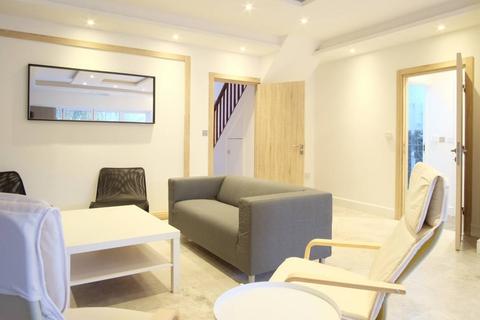 1 bedroom in a house share to rent, Eastern Avenue, Gants Hill, Redbridge IG2