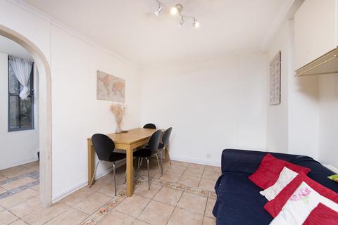 4 bedroom maisonette to rent, Crowline Walk, St Pauls Road, Islington, N1