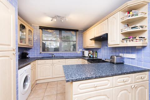 4 bedroom maisonette to rent, Crowline Walk, St Pauls Road, Islington, N1