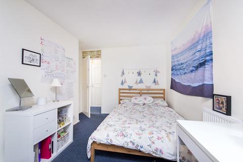 4 bedroom maisonette to rent, Crowline Walk, St Pauls Road, Islington, N1
